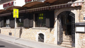 Гостиница Hostal Miryam  Ла-Эскала